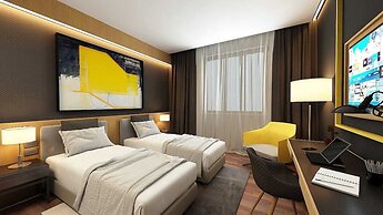 Maccani Black Luxury Suites