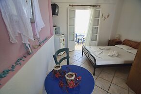 Manos Syros
