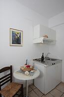 Manos Syros