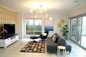 Waterfront Villa in Sanctuary Lakes