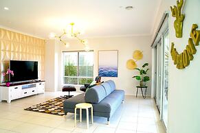 Waterfront Villa in Sanctuary Lakes
