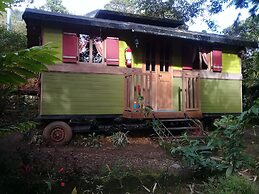 Hosteria La Roulotte Mindo