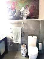 Stylish Comfortable Central Artists Home