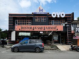 OYO 89587 IM Hotel