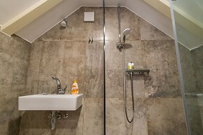 JR Luxury Guesthouse 2