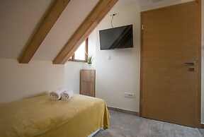 JR Luxury Guesthouse 2