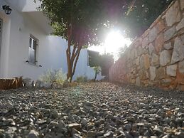 Galini Rooms & Apartments Syros