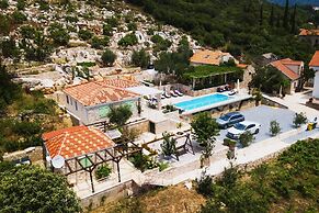 The Hidden Treasure Village - 3 Villas