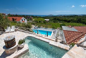 The Hidden Treasure Village - 3 Villas