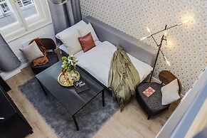 Royal APTs Prague by Michal&Friends