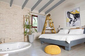 Eili Suites