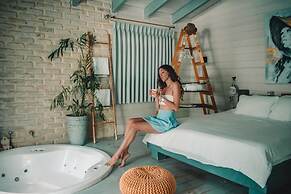 Eili Suites