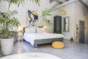Eili Suites