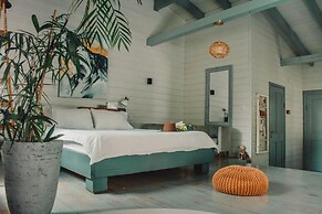 Eili Suites