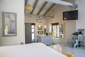 Eili Suites
