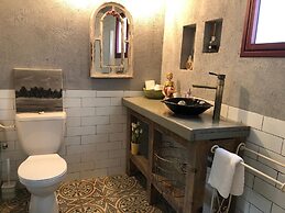 Eili Suites