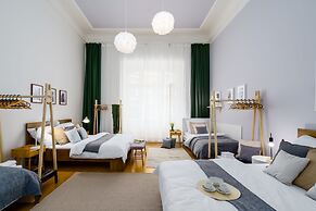 Modern APT in Center by Michal&Friends