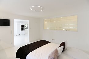 the white design apartment