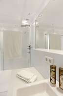 the white design apartment