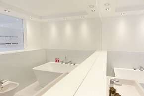 the white design apartment