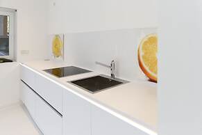 the white design apartment