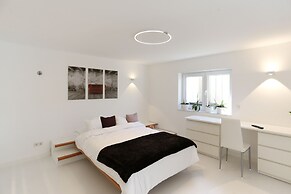 the white design apartment