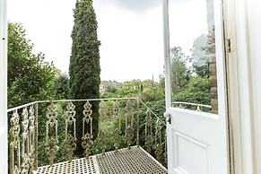 Spacious 1BR Period Apartment Hampstead