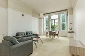 Spacious 1BR Period Apartment Hampstead