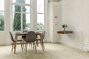 Spacious 1BR Period Apartment Hampstead