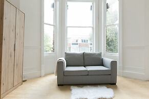 Spacious 1BR Period Apartment Hampstead
