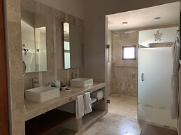 Xaha Villas Suites & Golf Resort