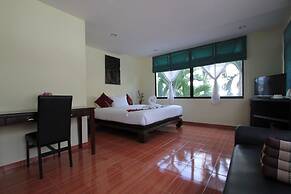 Karon Beach Pool Hotel
