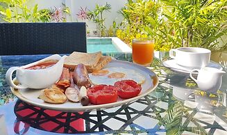 Karon Beach Pool Hotel