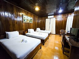 Sam Moon's Hotel Angkor Wooden House