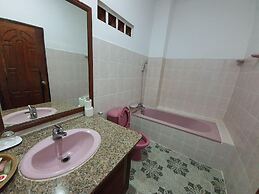 Sam Moon's Hotel Angkor Wooden House