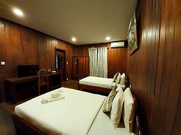 Sam Moon's Hotel Angkor Wooden House