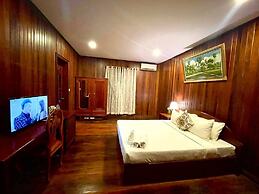 Sam Moon's Hotel Angkor Wooden House
