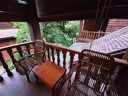 Sam Moon's Hotel Angkor Wooden House