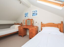 Keepers Lodge, Hillfield Village