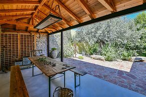 Boutique Stone Cottage With Large Terraces
