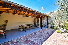 Boutique Stone Cottage With Large Terraces