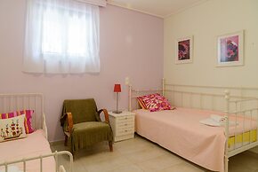 Comfy Vacation Flat Near the Beach