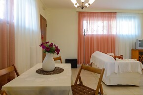 Comfy Vacation Flat Near the Beach