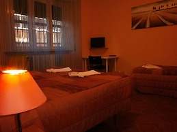 Airport Pisa Rooms