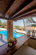 Dream Lux Flat with Great Outdoor Pool & Parking