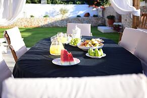 Gorgeous Villa with Garden - Stavros Beach