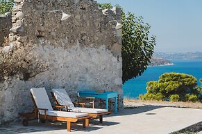 Karavos View - A Unique Artists' Hideaway Paradise