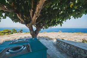 Karavos View - A Unique Artists' Hideaway Paradise