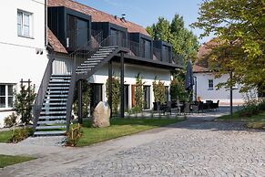 Yard Resort