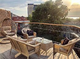 Redstone Hotel